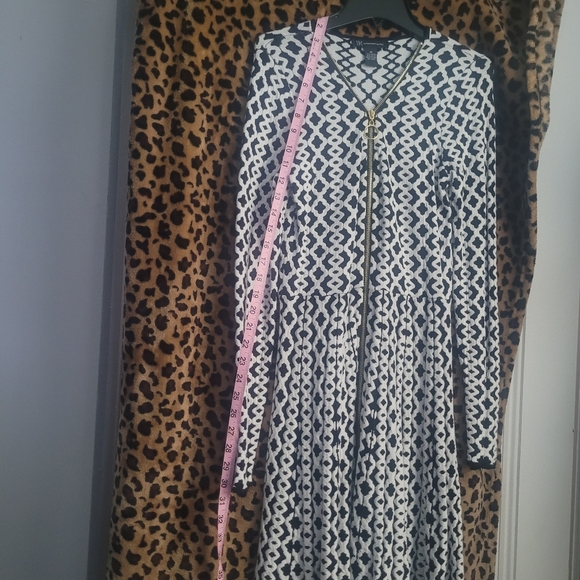 Dress - Picture 1 of 2